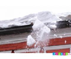 Взыскание ущерба при падении снега и льда с крыши в Новосибирске 